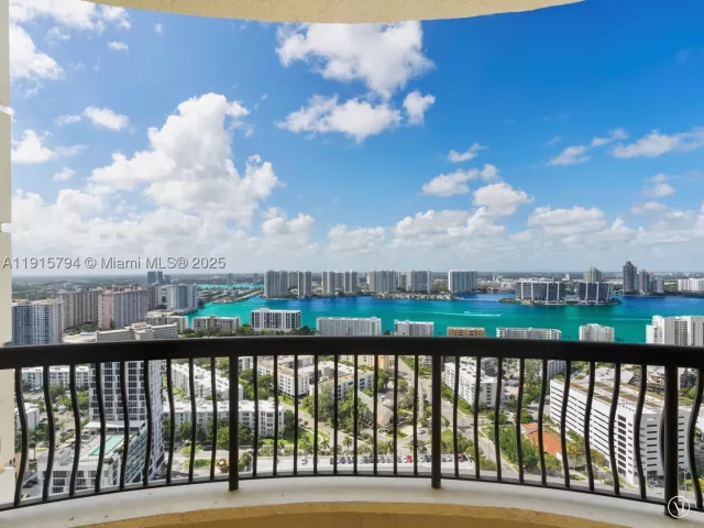 3-bedroom condo for sale in Sunny Isles Beach - 17875 Collins Ave 3305 - MondialRealty