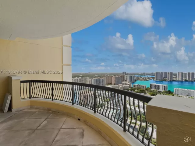 3-bedroom condo for sale in Sunny Isles Beach - 17875 Collins Ave 3305 - MondialRealty