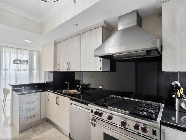 Apartment for sale  Unit #3305 - photo 6799678