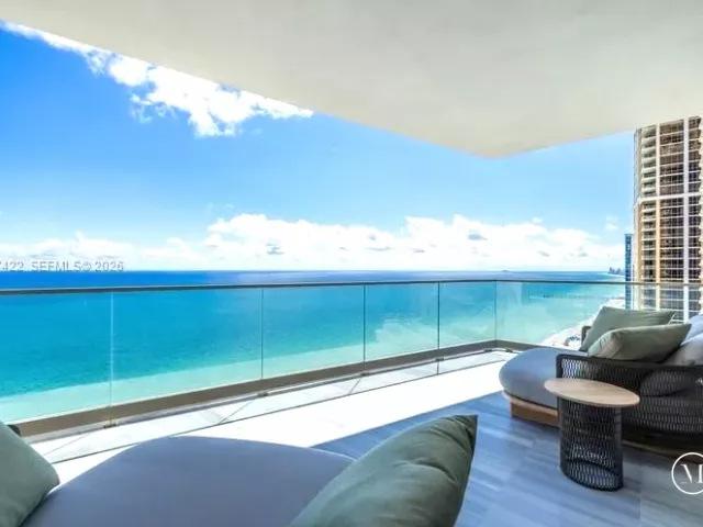 5-bedroom condo for sale in Sunny Isles Beach - 17901 Collins Ave 2604 - MondialRealty