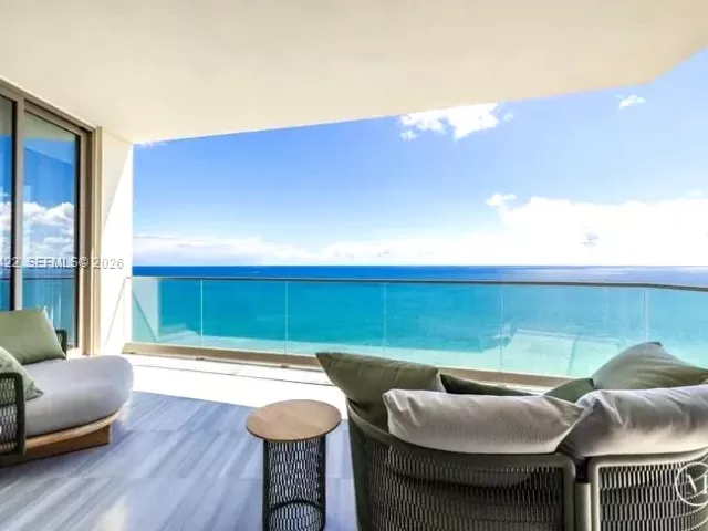 5-bedroom condo for sale in Sunny Isles Beach - 17901 Collins Ave 2604 - MondialRealty