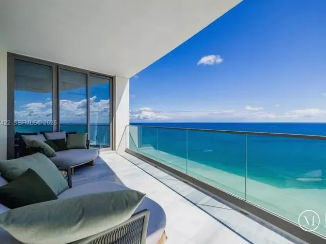 5-bedroom condo for sale in Sunny Isles Beach - 17901 Collins Ave 2604 - MondialRealty