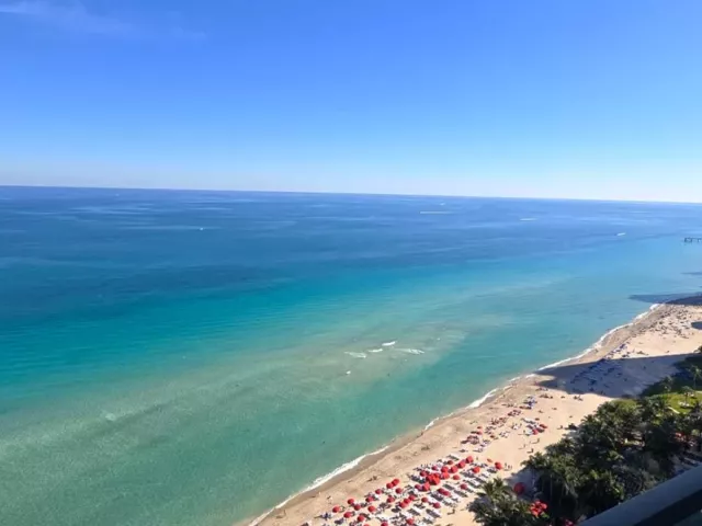 5-bedroom condo for sale in Sunny Isles Beach - 17901 Collins Ave 2604 - MondialRealty