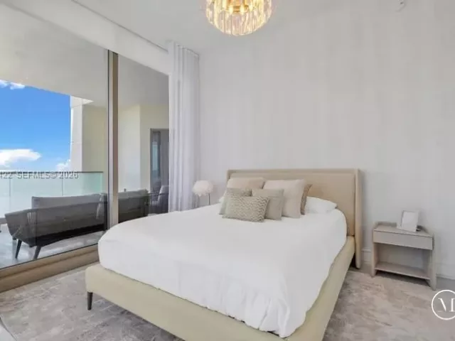 5-bedroom condo for sale in Sunny Isles Beach - 17901 Collins Ave 2604 - MondialRealty