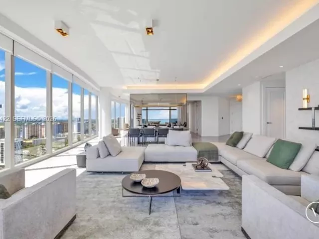 5-bedroom condo for sale in Sunny Isles Beach - 17901 Collins Ave 2604 - MondialRealty
