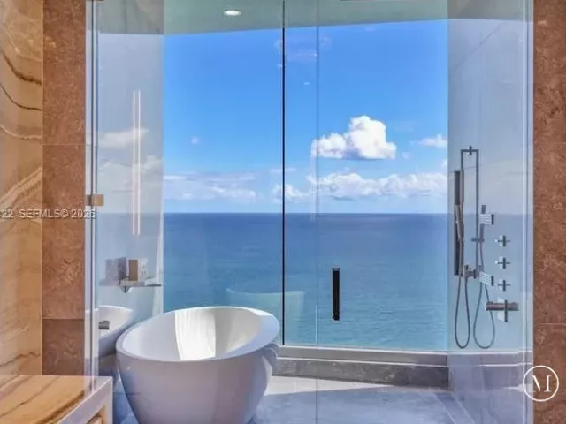 5-bedroom condo for sale in Sunny Isles Beach - 17901 Collins Ave 2604 - MondialRealty