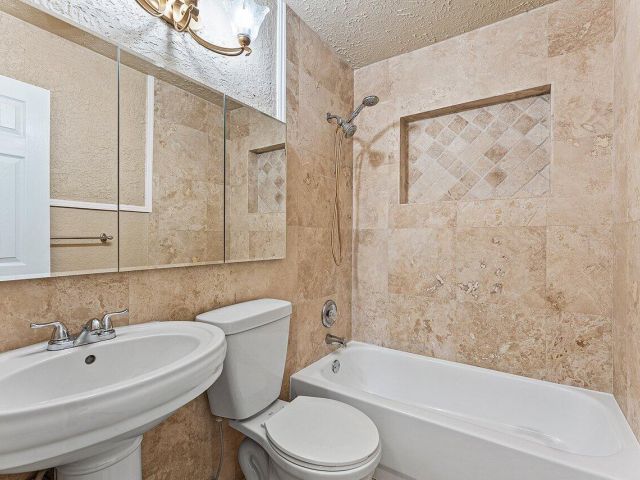 Home for sale at 5151 NE 8th Avenue - photo 6808192