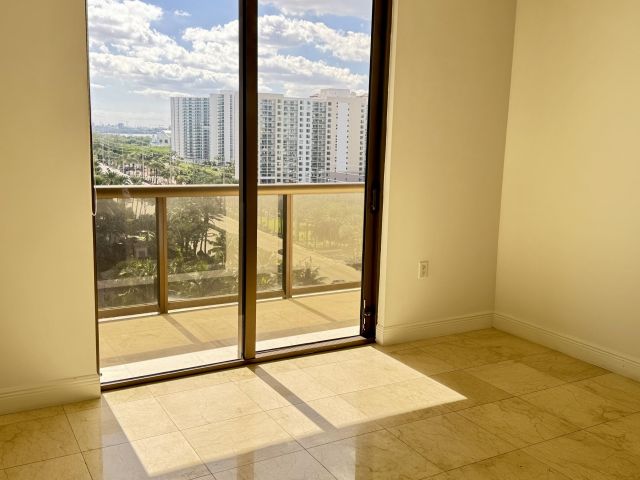 Apartment for rent  Unit ##1004 - photo 6799253