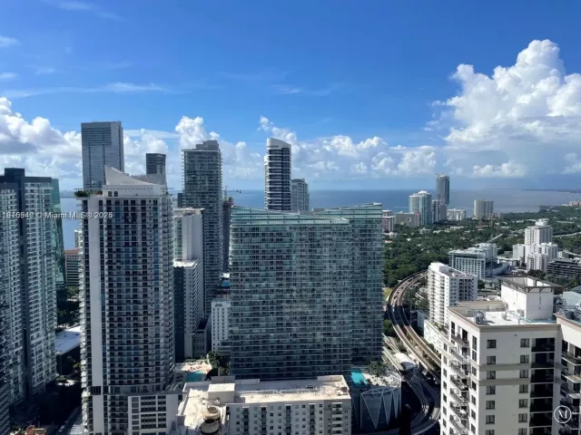 3-bedroom condo for rent in Miami - 55 SW 9th St 4304 - MondialRealty
