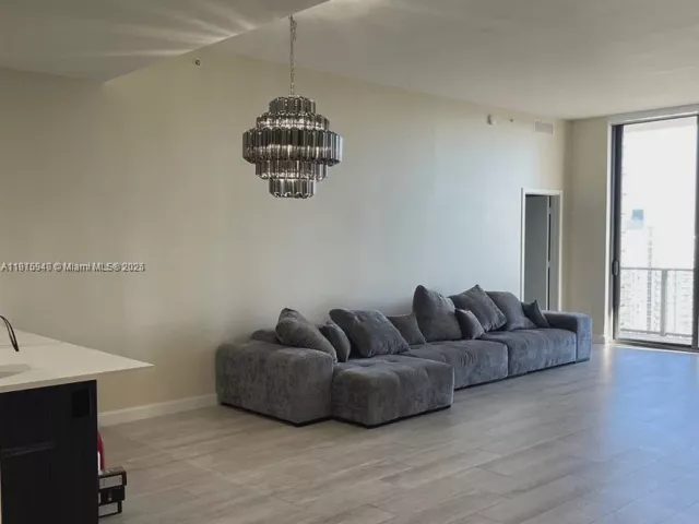 3-bedroom condo for rent in Miami - 55 SW 9th St 4304 - MondialRealty