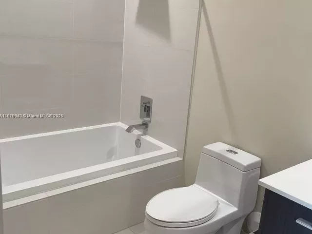 3-bedroom condo for rent in Miami - 55 SW 9th St 4304 - MondialRealty