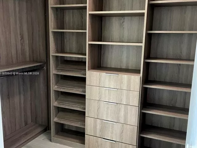 3-bedroom condo for rent in Miami - 55 SW 9th St 4304 - MondialRealty