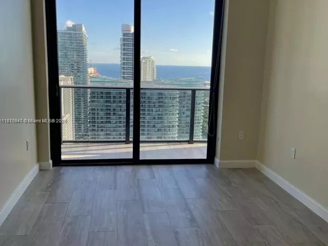 3-bedroom condo for rent in Miami - 55 SW 9th St 4304 - MondialRealty