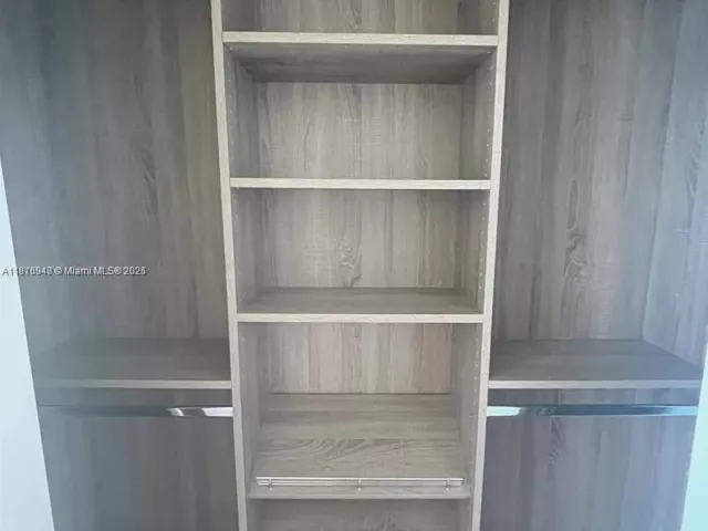 3-bedroom condo for rent in Miami - 55 SW 9th St 4304 - MondialRealty