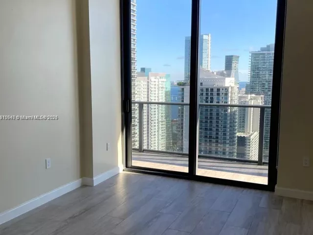 3-bedroom condo for rent in Miami - 55 SW 9th St 4304 - MondialRealty