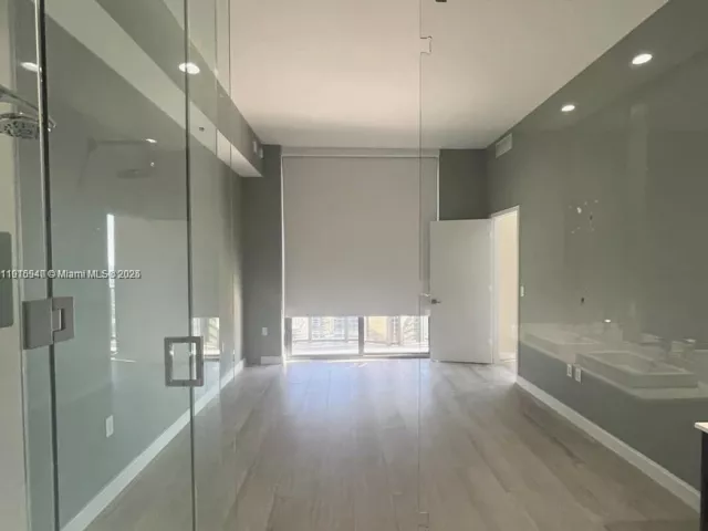 3-bedroom condo for rent in Miami - 55 SW 9th St 4304 - MondialRealty