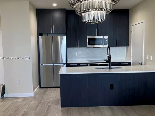 3-bedroom condo for rent in Miami - 55 SW 9th St 4304 - MondialRealty