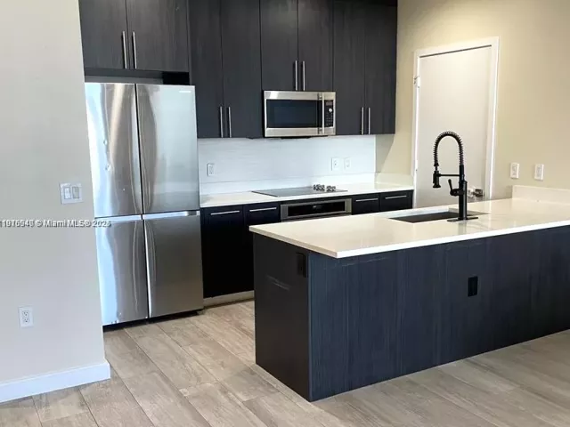 3-bedroom condo for rent in Miami - 55 SW 9th St 4304 - MondialRealty
