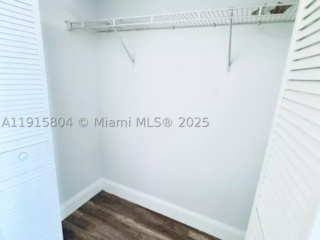 2-bedroom condo for sale in Aventura - 19501 W Country Club Dr 2310 - MondialRealty