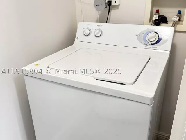 2-bedroom condo for sale in Aventura - 19501 W Country Club Dr 2310 - MondialRealty