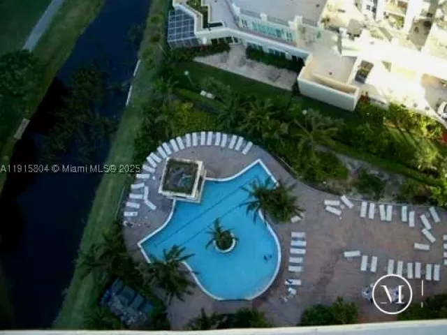 2-bedroom condo for sale in Aventura - 19501 W Country Club Dr 2310 - MondialRealty