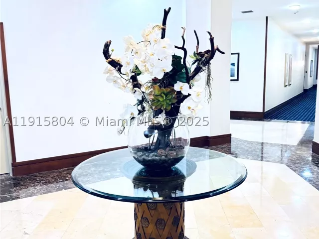 2-bedroom condo for sale in Aventura - 19501 W Country Club Dr 2310 - MondialRealty