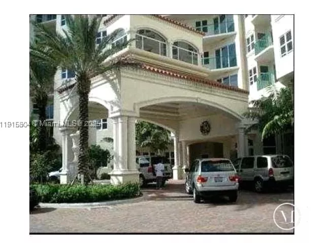2-bedroom condo for sale in Aventura - 19501 W Country Club Dr 2310 - MondialRealty