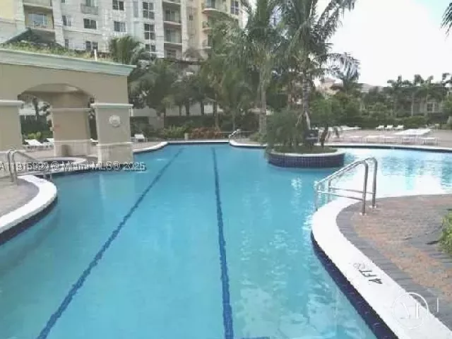 1-bedroom condo for sale in Aventura - 19501 W Country Club Dr PH-06 - MondialRealty