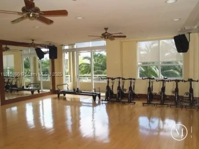 1-bedroom condo for sale in Aventura - 19501 W Country Club Dr PH-06 - MondialRealty