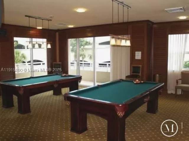1-bedroom condo for sale in Aventura - 19501 W Country Club Dr PH-06 - MondialRealty