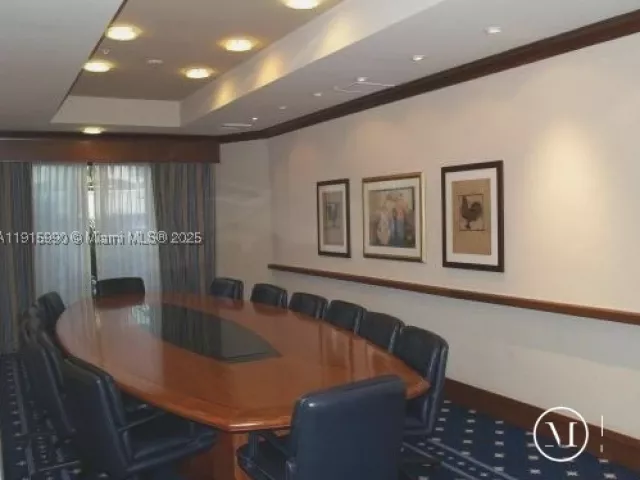 1-bedroom condo for sale in Aventura - 19501 W Country Club Dr PH-06 - MondialRealty