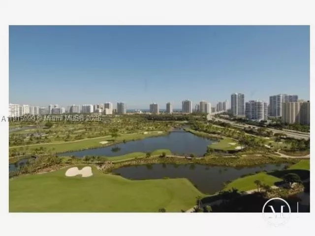 1-bedroom condo for sale in Aventura - 19501 W Country Club Dr PH-06 - MondialRealty