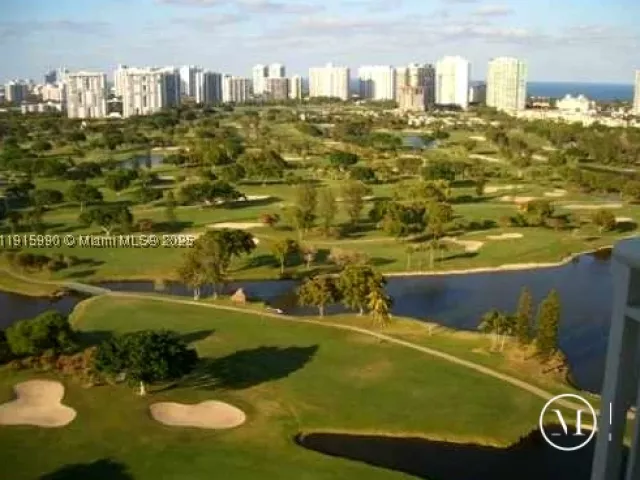 1-bedroom condo for sale in Aventura - 19501 W Country Club Dr PH-06 - MondialRealty