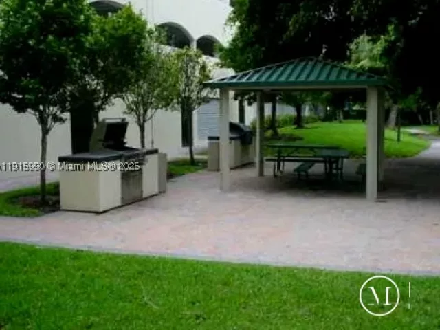 1-bedroom condo for sale in Aventura - 19501 W Country Club Dr PH-06 - MondialRealty