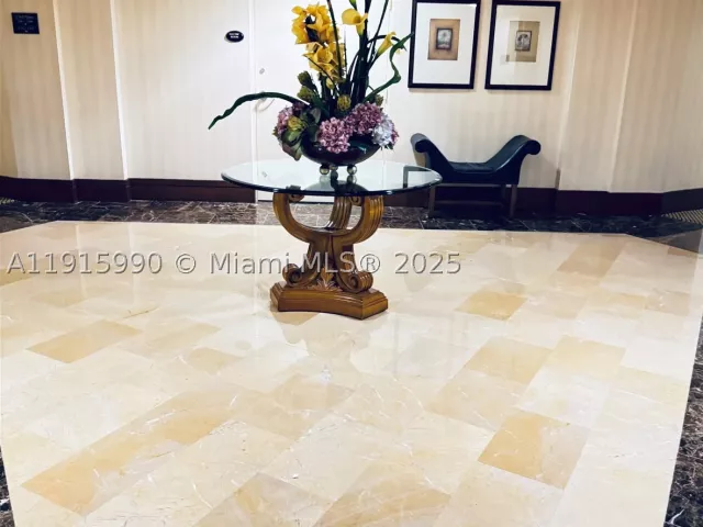 1-bedroom condo for sale in Aventura - 19501 W Country Club Dr PH-06 - MondialRealty