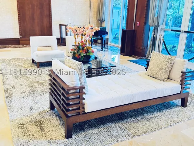 1-bedroom condo for sale in Aventura - 19501 W Country Club Dr PH-06 - MondialRealty