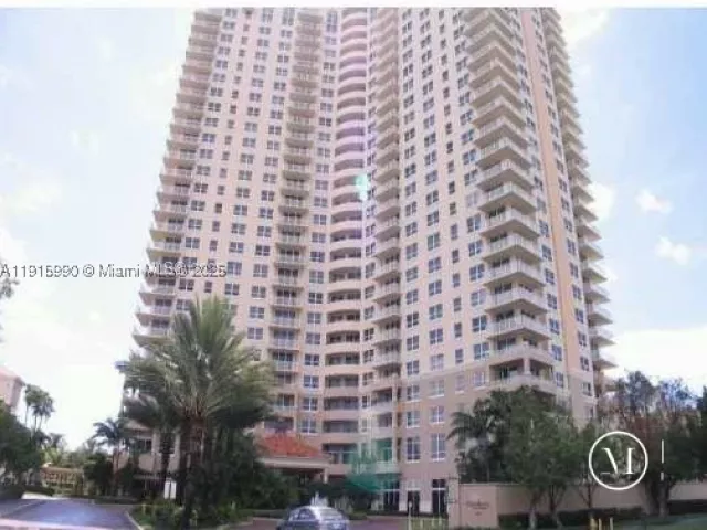 1-bedroom condo for sale in Aventura - 19501 W Country Club Dr PH-06 - MondialRealty