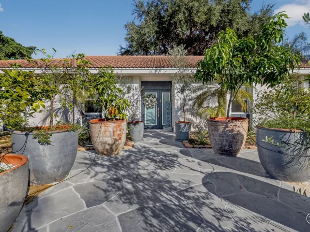 3-bedroom home for sale in Boca Raton - 7598 W Country Club Boulevard - MondialRealty