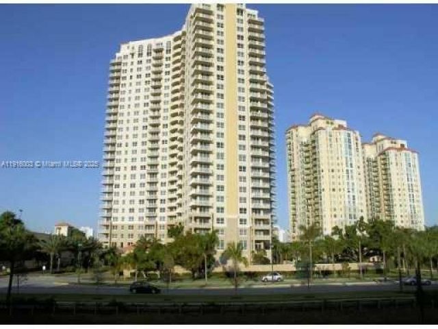 1-bedroom condo for rent in Aventura - 19501 W Country Club Dr PH-06 - MondialRealty