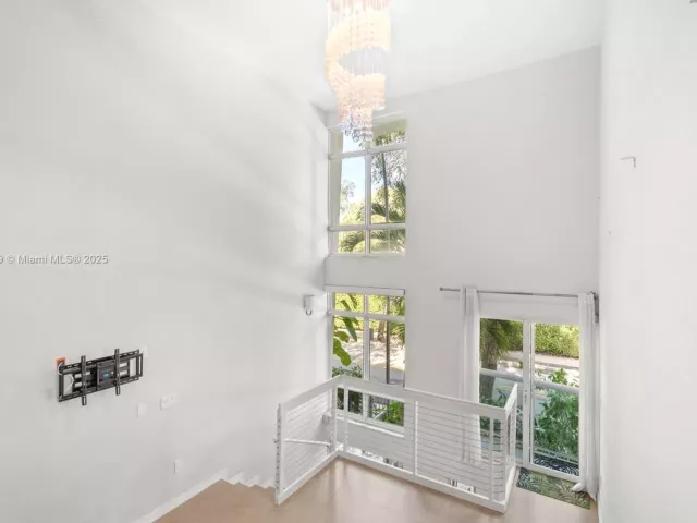 3-bedroom home for sale in Miami Beach - 1853 Jefferson Ave 6 - MondialRealty