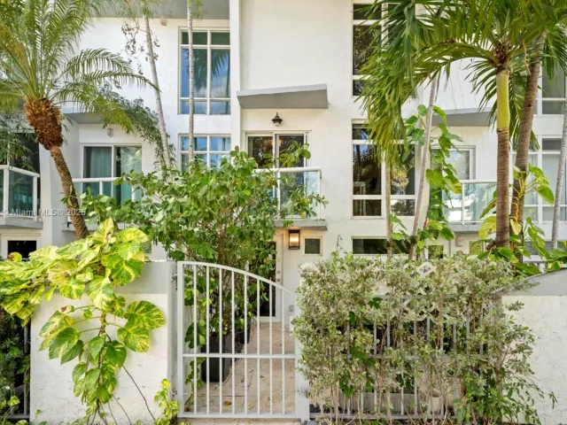 3-bedroom home for sale in Miami Beach - 1853 Jefferson Ave 6 - MondialRealty