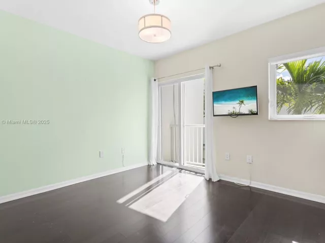 3-bedroom home for sale in Miami Beach - 1853 Jefferson Ave 6 - MondialRealty