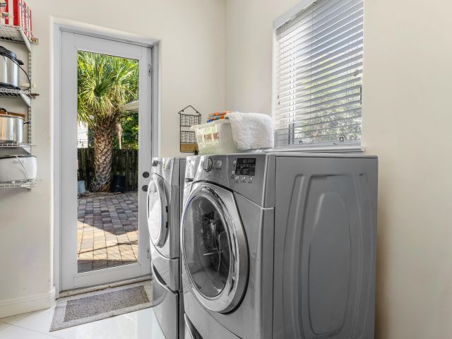 Home for rent at 1500 NE 4th Court - photo 6798385