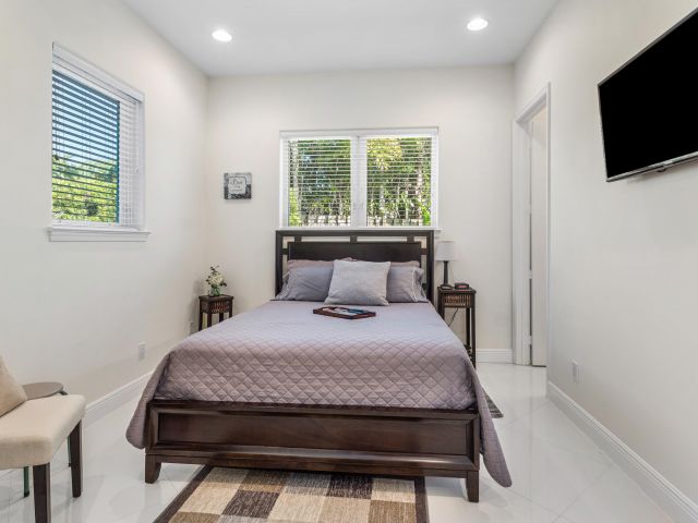 Home for rent at 1500 NE 4th Court - photo 6798387