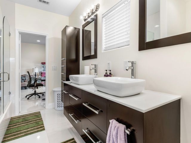 Home for rent at 1500 NE 4th Court - photo 6798388