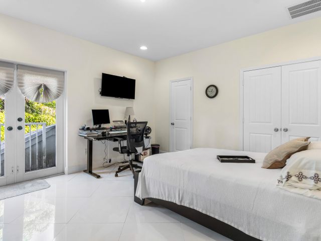 Home for rent at 1500 NE 4th Court - photo 6798391