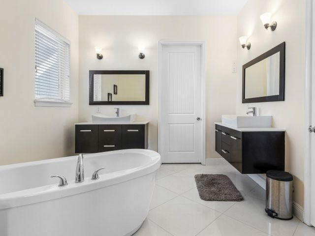 Home for rent at 1500 NE 4th Court - photo 6798393