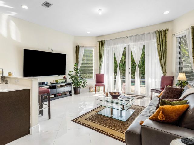 Home for rent at 1500 NE 4th Court - photo 6798396