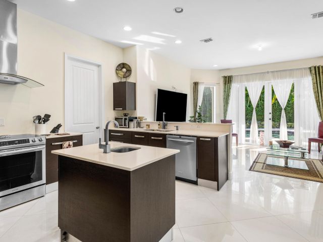 Home for rent at 1500 NE 4th Court - photo 6798397