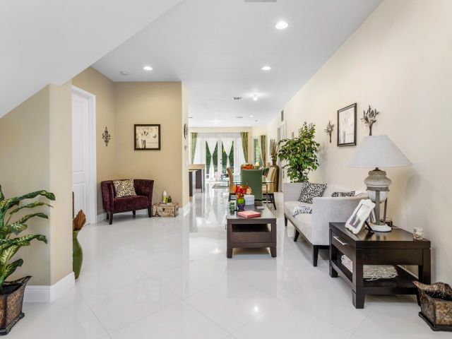 Home for rent at 1500 NE 4th Court - photo 6798399